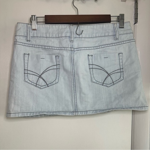 So Wear It Declare It Y2K Denim Mini Skirt. Light wash distressed. Size: 9. - Picture 4 of 6